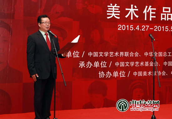 馮雙白主持畫(huà)展開(kāi)幕式。陳維平 攝
