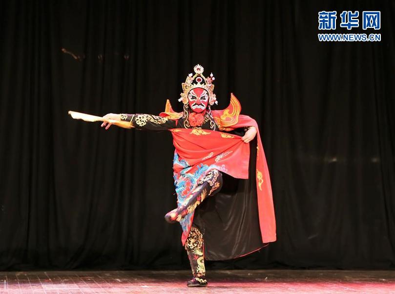 （XHDW）（1）四川“錦繡中國(guó)”民俗表演亮相科威特藝術(shù)節(jié)